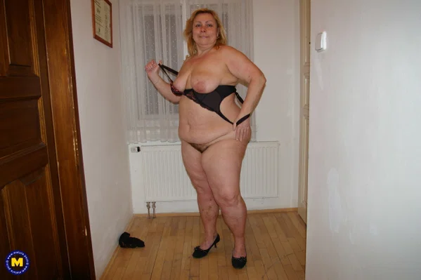 Slutty BBW amateur Halinka getting spooned by her skinny young lover  - Mature, BBW, Chubby, Curvy, Thick, Amateur, Big Tits, Ass, Undressing, Shower  - Photo 5