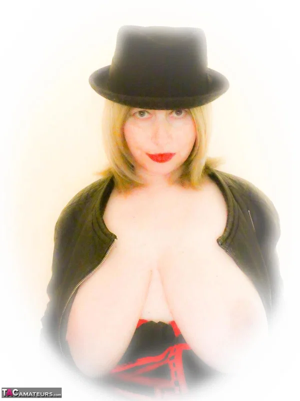 Overweight amateur Posh Sophia looses her huge breasts from sexy lingerie  - BBW, Pantyhose, Mature, Chubby, Curvy, Thick, Lingerie, Amateur, Leather, Spreading  - Photo 15