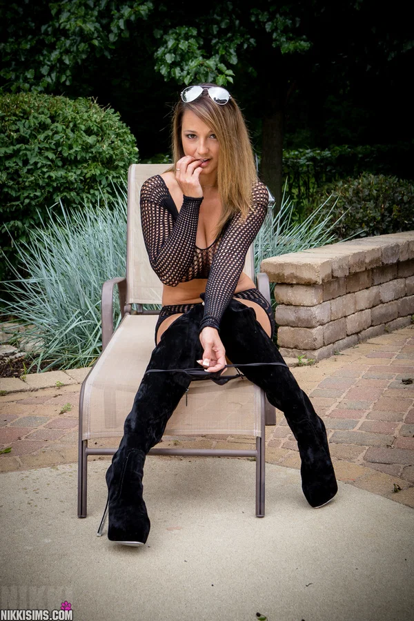 Hot vixen Nikki Sims poses at the park wearing only boots and sexy lingerie  - Amateur, MILF, Outdoor, Boots, Babe, High Heels, Skirt, Ass, Glasses, PAWG  - Photo 15