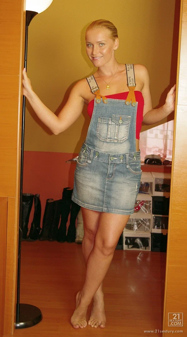 Charming Czech MILF Kathia Nobili flashes her goodies while changing clothes  - MILF, Boots, Sexy, Blonde, Pornstar, Non Nude, Pussy  - Photo 1
