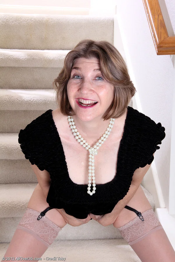 Classy mature woman Bossy Ryder puts her snatch on display in nylon and heels  - Mature, Stockings, Hairy, Spreading, High Heels, Big Tits, Ass, Lingerie, Masturbation, Dildo  - Photo 3