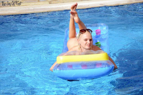 Natural blonde Kelly Fox lays on an air mattress wearing sunglasses only  - Pool, BBW, Feet, Big Tits, Outdoor, Chubby, Curvy, Glasses, Thick, Spreading  - Photo 13