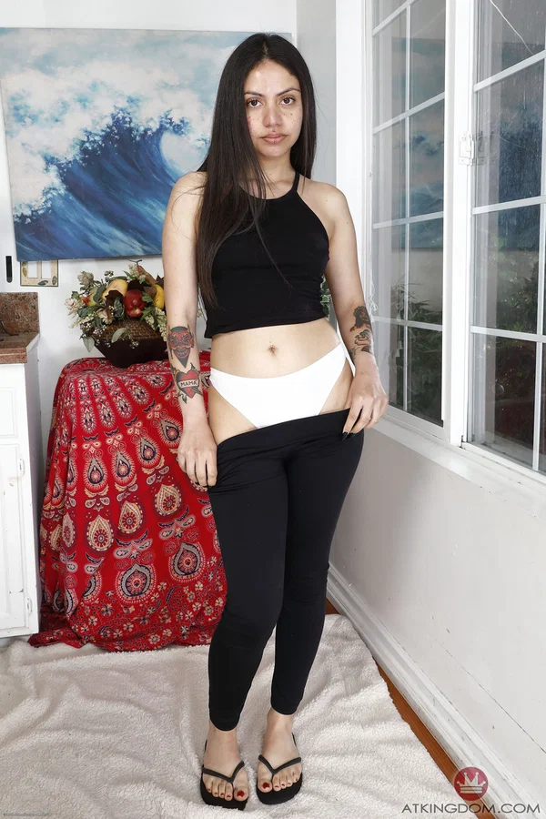 Exotic amateur Latina Rose Darling displays her trimmed pussy and ass up close  - Latina, Amateur, Teen, Cute  - Photo 3
