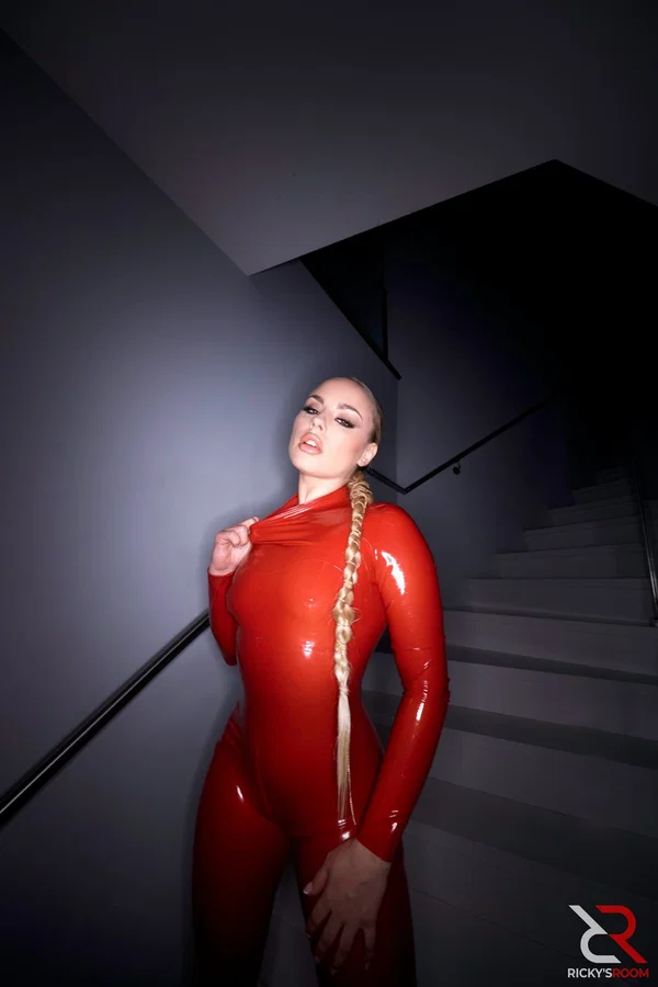 Blonde Anna Claire Clouds flaunts her curvy body wearing a sexy latex catsuit  - Latex, Hardcore, Spreading, Non Nude, Blonde  - Photo 15