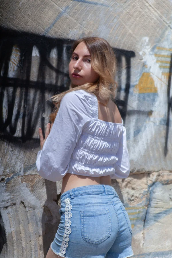 Teen solo girl removes her clothes to pose nude against graffiti covered walls  - Teen, Beautiful, Model, Cute, Babe, Solo, Glamour  - Photo 2