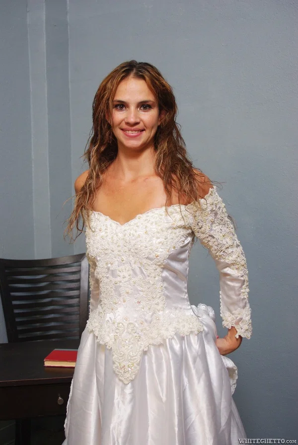 Clothed bride Sindy Rose showing off upskirt ass in wedding dress  - Wedding, Clothed, Upskirt, Threesome, Ass, PAWG  - Photo 10