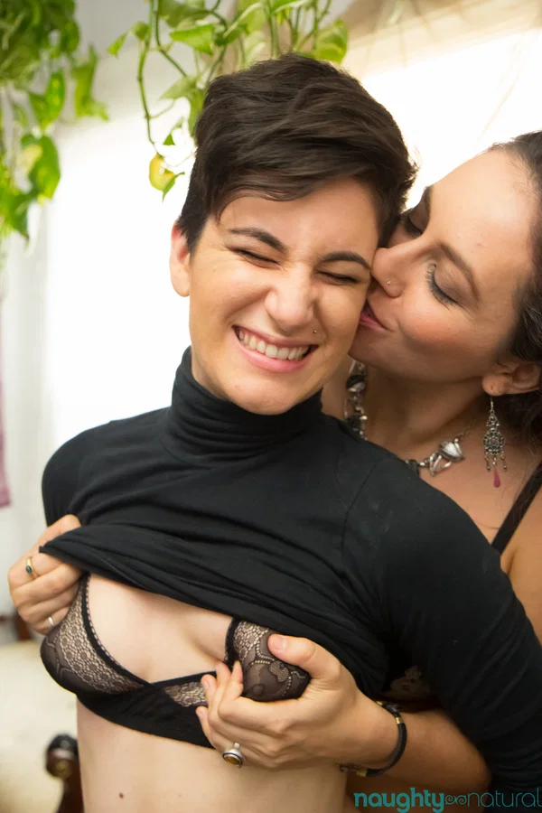 Two sexy hairy lesbians JoeyMinx and Nikki Silver undress and fuck on the bed  - Hairy, Amateur, Lesbian  - Photo 7