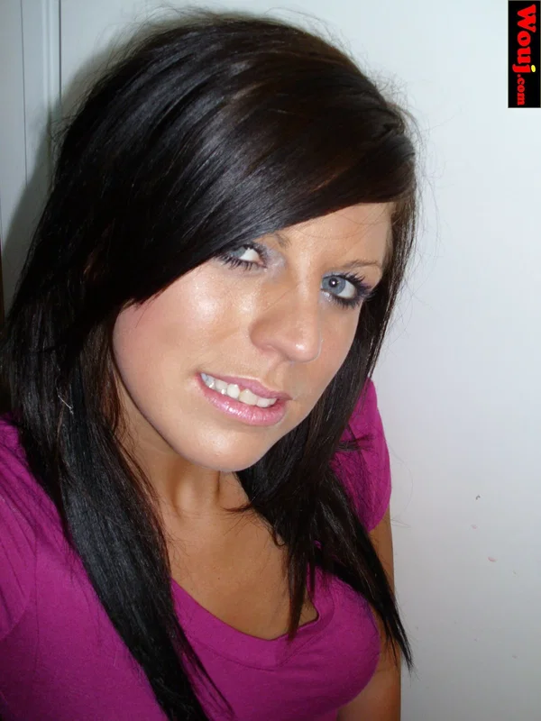 WouJ performed by WouJ Nude Porn Pics  - Amateur, Beautiful, Solo, Brunette, Non Nude  - Photo 3