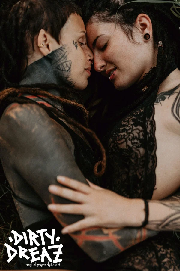 Body modifiers Em Valkyriz & Falloz move in close during lesbian play  - Fetish, Swingers, Tattoo, Bikini, Outdoor, Pigtails, Kissing  - Photo 7
