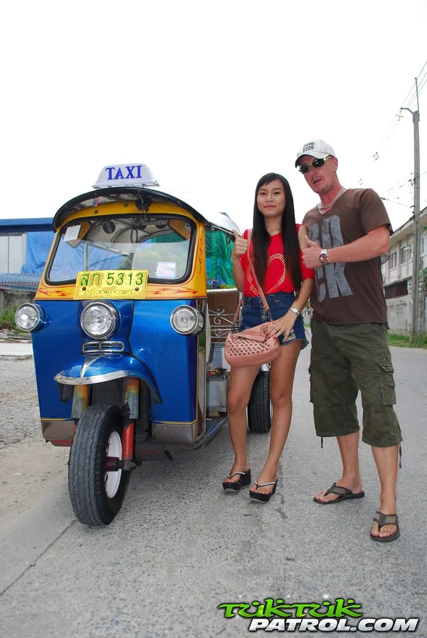 Pretty Asian Bew rides in a tuk tuk while showing her hot legs in booty shorts  - Thai, Mom, Asian, Amateur, Sexy, Tall, Skinny, British  - Photo 7