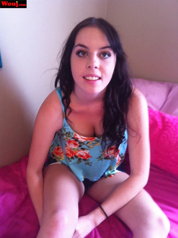 All-natural babe posing in her colorful shirt and booty shorts in a solo  - Beautiful, Amateur, Solo, Non Nude, Babe, Brunette  - Photo 13