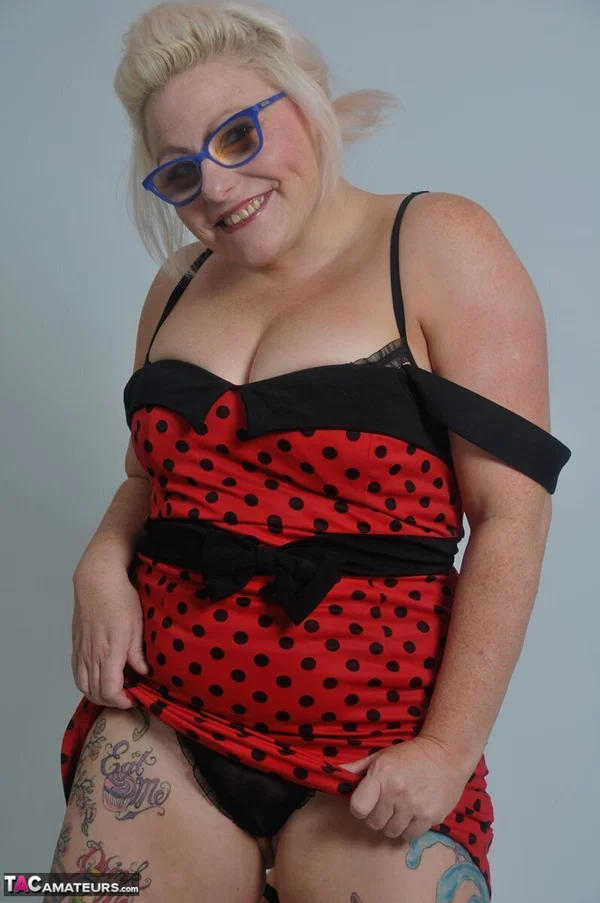 Tattooed blonde Mollie Foxxx removes her dress while wearing glasses  - Mature, Chubby, Thick, Curvy, Lingerie, Glasses, British, Redhead, BBW, Tattoo  - Photo 9