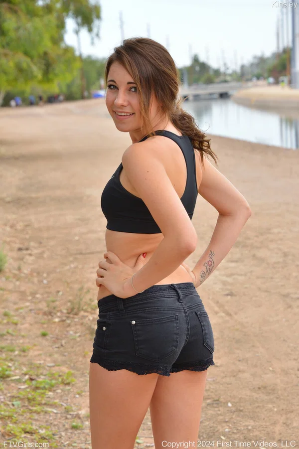 FTV Girls performed by Kinsley Sex Pictures  - Public, Beach, Amateur, Flexible, Outdoor, Natural Tits, Solo, Perfect, Shaved, Ass  - Photo 3