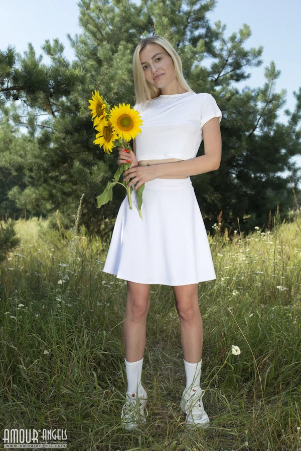 Blonde teen Ashlee unveils her skinny body in a farmer's field  - Pussy, Amateur, Outdoor, Teen, Skirt, Panties, Babe, Clothed, Ass, PAWG  - Photo 3