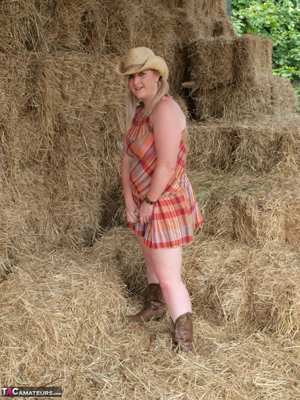 Amateur BBW Samantha gets naked in cowgirl boots and a hat while in a haymow  - Farm, Chubby, BBW, Thick, Boots, Panties, Curvy, Pale, Ass, Skirt  - Photo 1