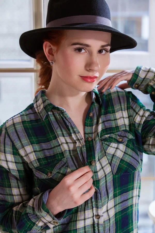 Teen babe with red hair and a ponytail Nicole La Cray shows her naked body  - Photo 3