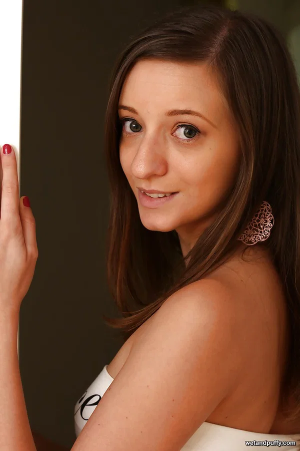 Teen hottie Ria exposes small tits before masturbation session with sex toy  - Nipples, European, Shaved, Babe, Close Up, Pussy, Spreading, Ass, High Heels, Tiny Tits  - Photo 2