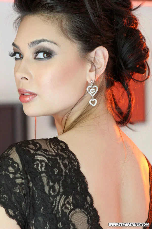 Hot Asian MILF in a laced lingerie Tera Patrick teases with her tits  - Asian, Thai, Pornstar, Mature, MILF, Clothed, Big Tits, Skirt, High Heels, Fake Tits  - Photo 4