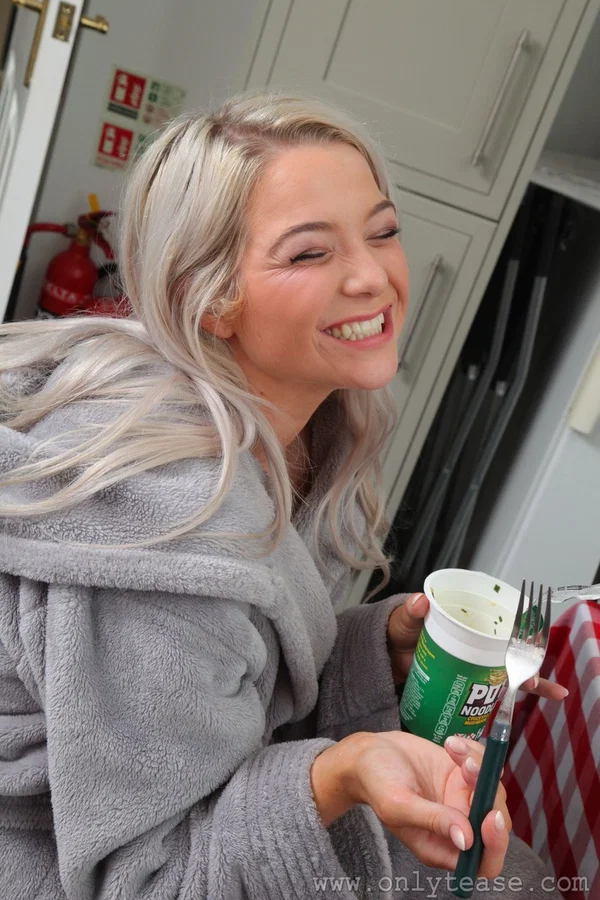 Candid behind the scenes action with pretty girls in varying states of dress  - Reality, MILF, Legs, Stockings, British, Skirt, Amateur, European, Pornstar, Blonde  - Photo 16