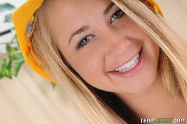Comely blonde constructor Casi James flaunts her hot teen ass & natural tits  - Teen, Blonde, Non Nude, Pussy, Cute  - Photo 7