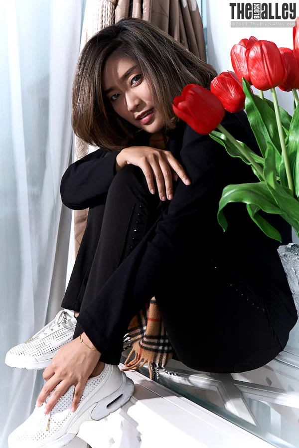 Asian beauty Apple gets bare naked with a winter scarf around her neck  - Asian, Pussy, Beautiful, Short Hair, Babe, Clothed, Brunette, Spreading, Solo, Hairy  - Photo 4