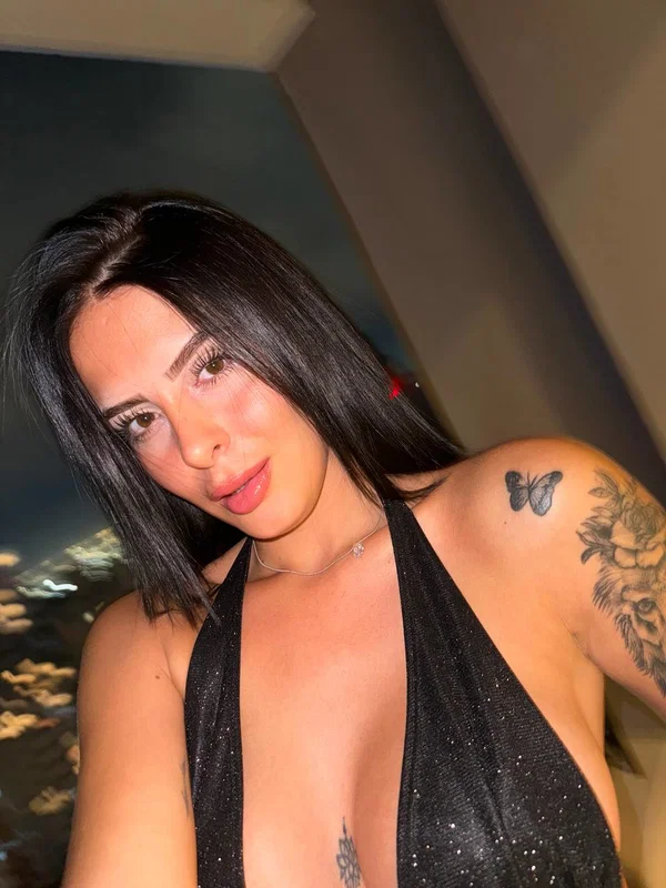 Hot babe Chloe Laurents teases with her big boobs in a selfie compilation  - Curvy, Thick, Chubby, Face, Tattoo, BBW, Jeans, Close Up, Big Tits, Shorts  - Photo 14