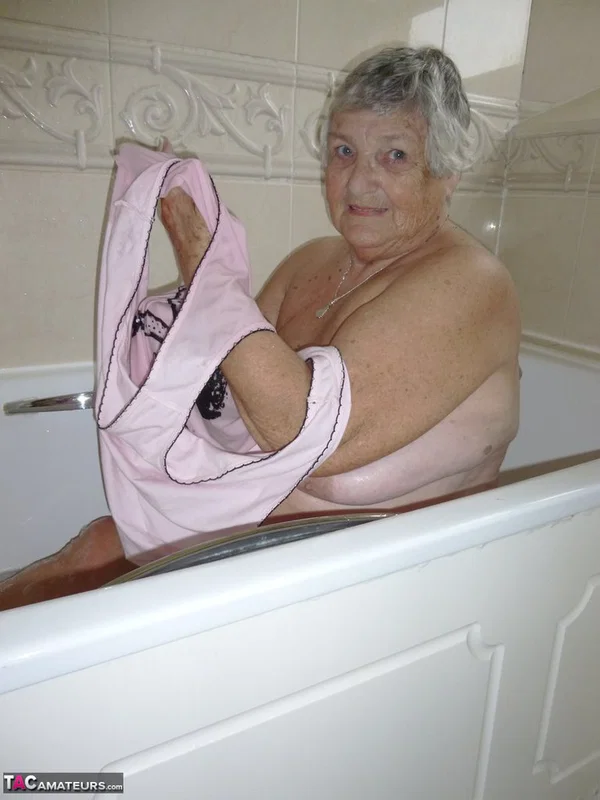 Old British fatty Grandma Libby gets naked while taking a bath  - SSBBW, Granny, BBW, Chubby, Bath, Thick, Curvy, Short Hair, Big Tits, Saggy Tits  - Photo 13