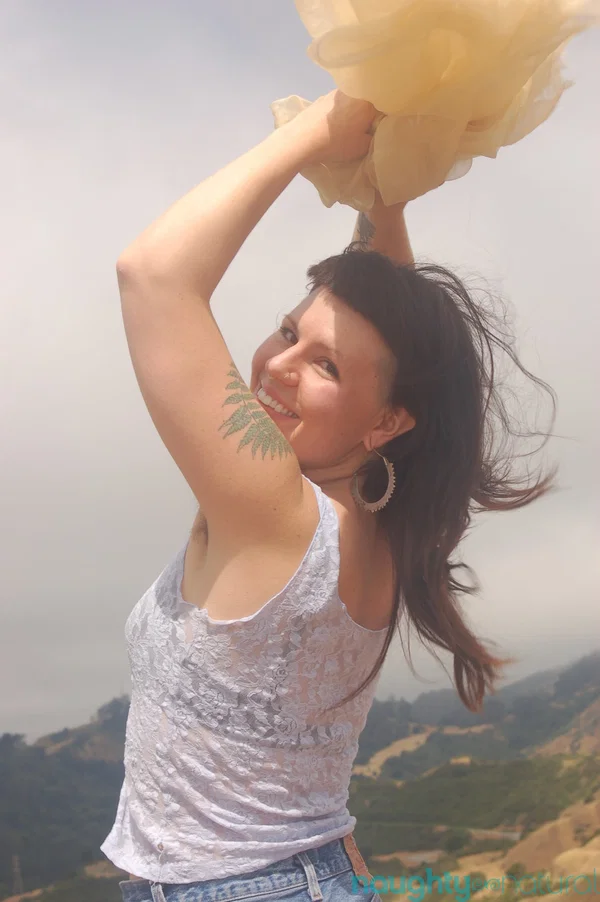 Petite amateur Olivia Rose shows her naturals and hairy pussy in a field  - Hairy, Amateur, Outdoor, Shorts, Ass, Armpit, Big Clit, Undressing, White, Asshole  - Photo 3