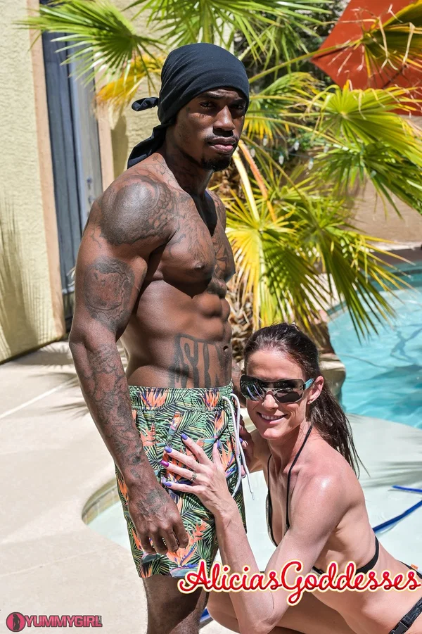 Tall brunette Sofie Marie blowing off a black muscular pool boy  - Big Cock, Interracial, Bikini, Tall, Pornstar, Pool, White, Glasses, Outdoor, Blowjob  - Photo 10