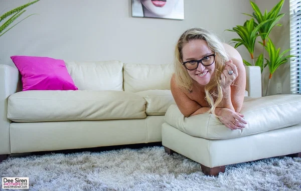 Chubby blonde in glasses Dee Siren exposes her huge ass and big naturals  - Mature, Close Up, BBW, Thick, Ass, Sandals, Chubby, Curvy, Undressing, Glasses  - Photo 13