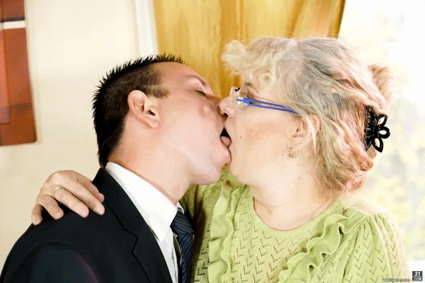 Blonde granny Viola Jones gets facialed after having hardcore sex  - Granny, Glasses, Hardcore, Saggy Tits, Office, Facial, Blowjob, Ass Fucking, Ass, Cumshot  - Photo 4