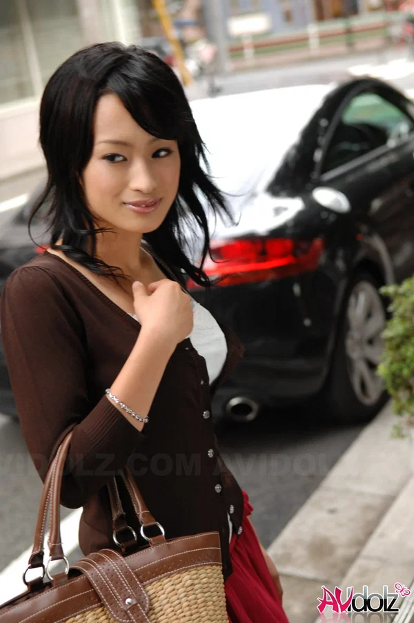 Japanese beauty Mio Kanna strolls downtown in a knee-length skirt  - Japanese, Asian, Non Nude, Teen, Skirt, Babe, Outdoor, Brunette, High Heels, Beautiful  - Photo 11