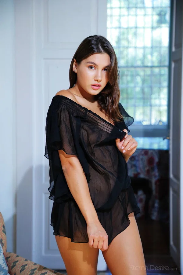 Beautiful brunette teen Ellie Luna highlights her nice pussy after going nude  - Glamour, Pussy, Beautiful, Spreading, Brunette, Ass, Shaved, Solo, Natural Tits, Close Up  - Photo 1