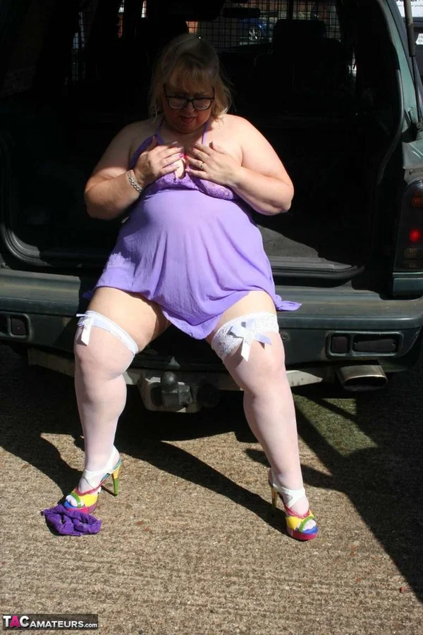 Older British fatty Lexie Cummings plays with her pierced pussy in a minivan  - Piercing, BBW, Chubby, Mature, Curvy, Lingerie, Thick, Amateur, Outdoor, PAWG  - Photo 10