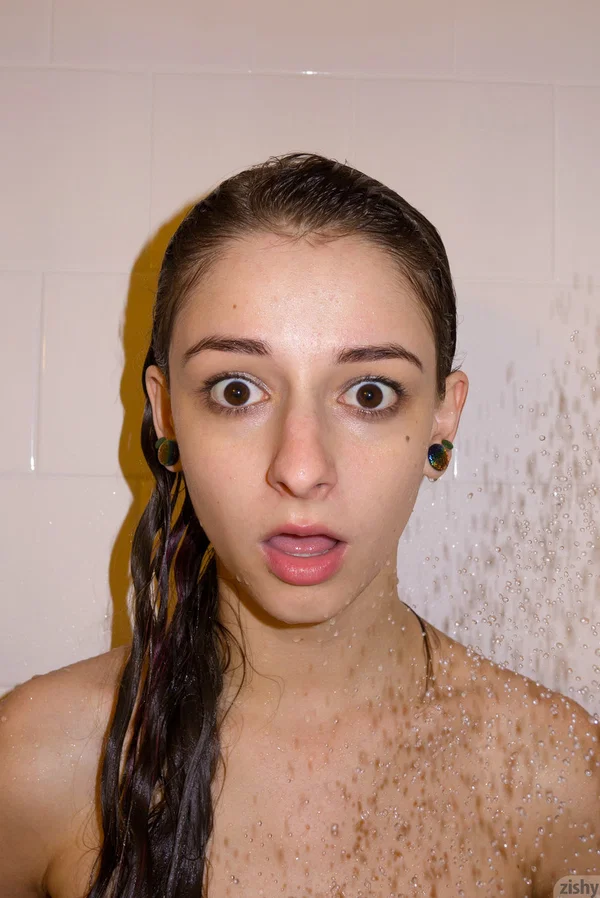 Amateur stunner Willow Hayes takes a shower after posing in sexy lingerie  - Girlfriend, Bath, Amateur, Shower, Face, Teen, Wet, Short Hair, Ass, Skinny  - Photo 6