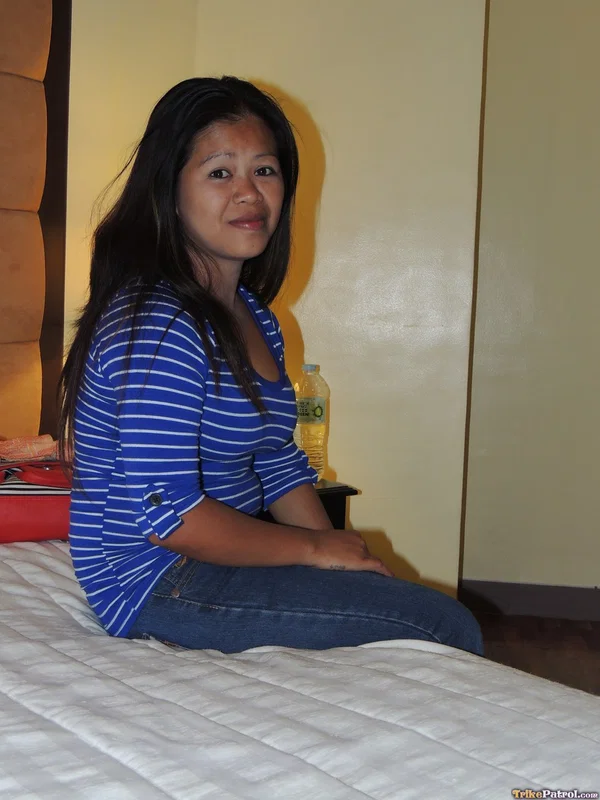 Amateur Asian Olivia Magno slowly exposes her big tits and sits on a dick  - Filipina, Pinay, Asian, Amateur  - Photo 4