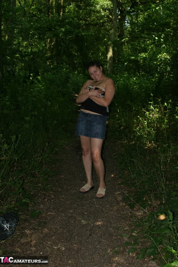 British amateur Denise Davies unleashes her giant boobs out by the woods  - SSBBW, Amateur, Saggy Tits, Mature, BBW, Big Tits, MILF, Non Nude, Outdoor, British  - Photo 11