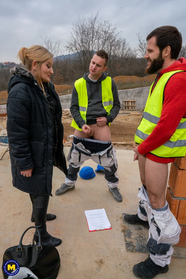 Mature supervisor Layla blows and fucks two construction workers  - Public, Mature, Chubby, Thick, Curvy, Groupsex, Amateur, Clothed, Outdoor, Pussy  - Photo 8