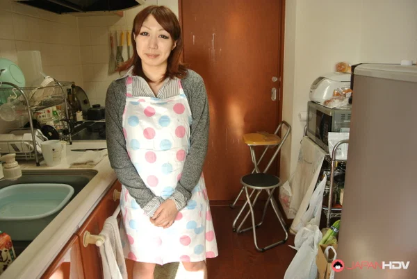 Japanese housewife Eri Fujino shows her tits and ass in an apron  - Japanese, Asian, Ass, PAWG, Babe, Beautiful, Solo, Brunette, Non Nude, Tiny Tits  - Photo 15