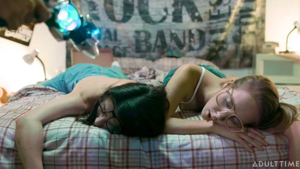 Nerds Serena Blair & Cadence Lux share MILF Kenzie Taylor in a lesbian 3some  - Perfect, Petite, Lesbian, Glasses, Reality, Jeans, Feet, Nipples, Blonde, Big Tits  - Photo 5