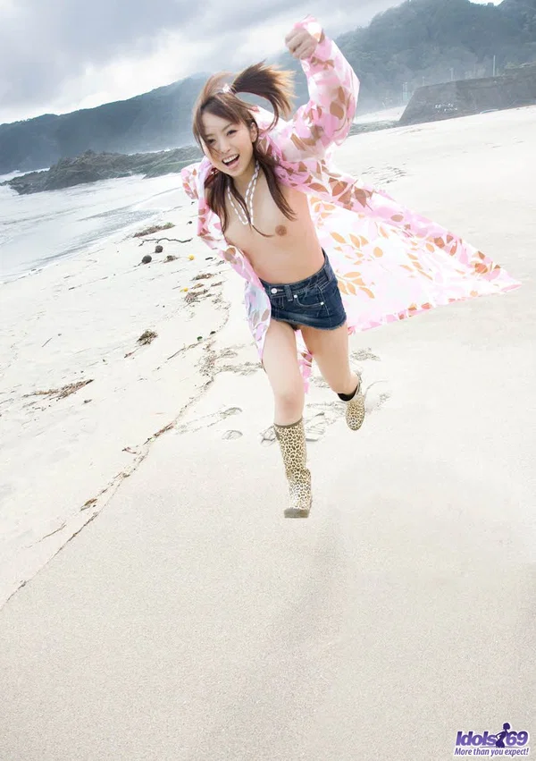 Japanese teen Namiki goes totally nude at various indoor and outdoor locations  - Japanese, Beach, Asian, Hairy, Teen, Outdoor, Cute, Panties, Upskirt, Close Up  - Photo 8