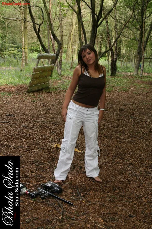 Kinky mature army woman Bhala Sada peels off her uniform outdoors  - Beautiful, MILF, Solo, Non Nude, Babe  - Photo 6