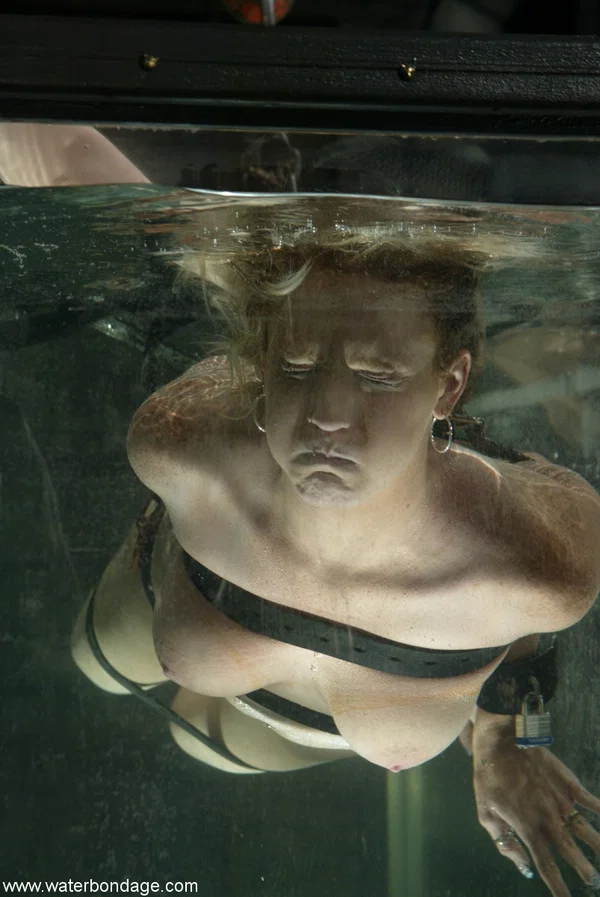 Water Bondage featuring Jessica Sexin XXX Gallery  - Underwater, MILF, Wet, Fetish, Bondage, BDSM, Face, Blonde, Feet, Natural Tits  - Photo 2