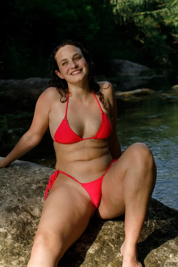 Amateur babe Carrie Barber teases with her chubby body & exposes her big tits  - Shower, Wet, Amateur, Bikini, PAWG, Beautiful, Outdoor, Cute, Babe, Ass  - Photo 12