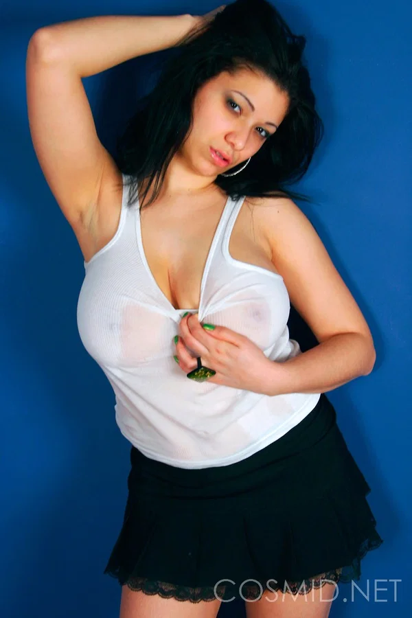 Amateur model Elizabeth exposes her underwear after wetting her tank top  - BBW, Curvy, Big Tits, Chubby, Wet, Thick, Amateur, Upskirt, Panties, Ass  - Photo 12