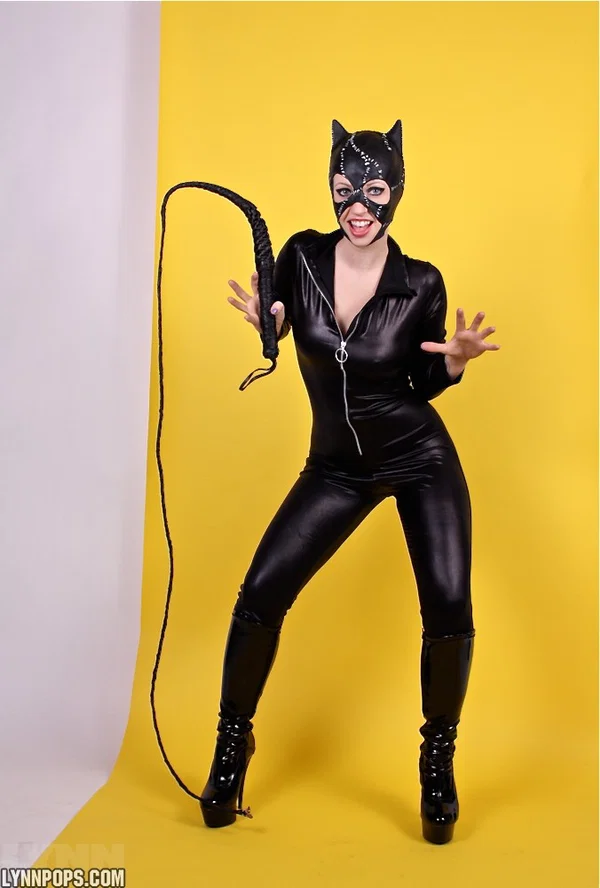 Naughty cat woman Lynn Pops pops her sexy tits out of provocative latex outfit  - Cosplay, Latex, Fetish, Amateur, Babe, Big Tits, Spreading, High Heels, Natural Tits, Nipples  - Photo 3