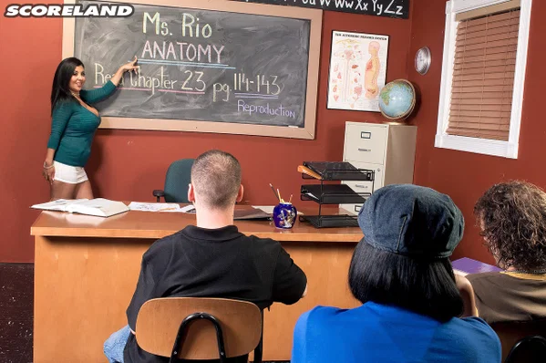 Latina schoolteacher Daylene Rio fucks a student during her ESL class  - Photo 2