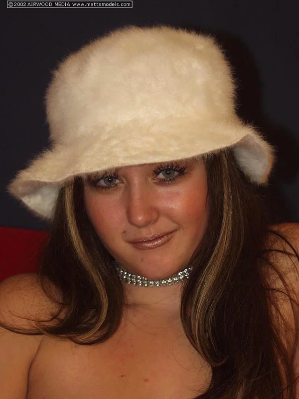 Amateur girl Jenna finger spreads her pussy while wearing an angora hat  - Amateur, Pussy, Close Up, Tiny Tits, Spreading, PAWG, Asshole, Panties, Ass, Babe  - Photo 1