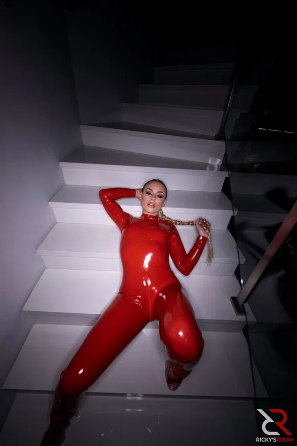 Blonde Anna Claire Clouds flaunts her curvy body wearing a sexy latex catsuit  - Latex, Hardcore, Spreading, Non Nude, Blonde  - Photo 16