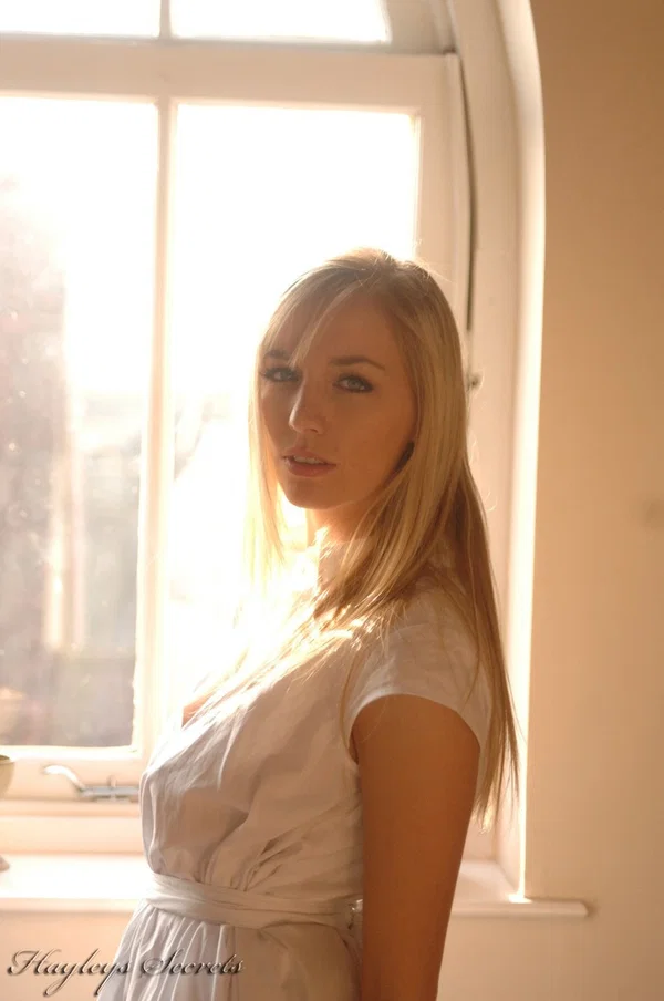 British amateur Hayley Marie Coppin set her great tits free of a summer dress  - MILF, Natural Tits, Upskirt, Clothed, Beautiful, British, Amateur, Big Tits, Skirt, Ass  - Photo 7